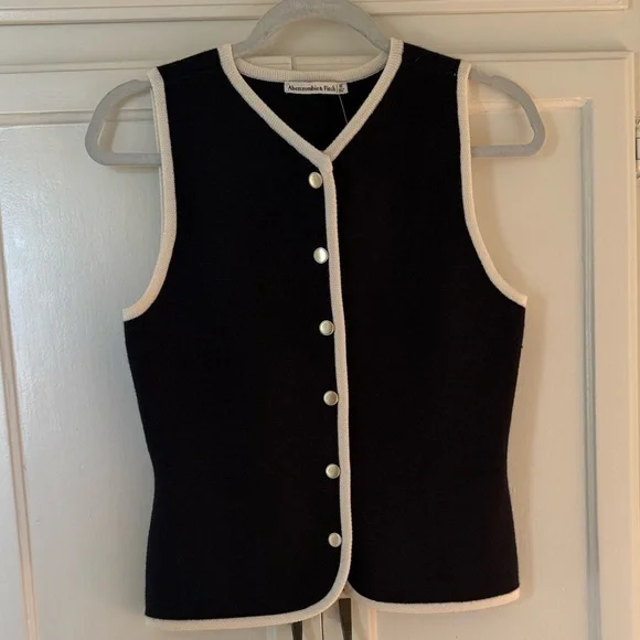 A&F Maura Sweater Vest - Never Worn!! - Picture 2 of 4